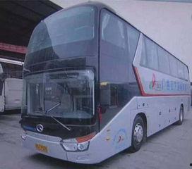 李云霄坐大巴车吃瓜群众,意外成为网友热议焦点