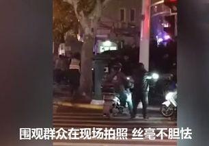 冲在前拍的吃瓜群众,见证时代变迁的平民视角